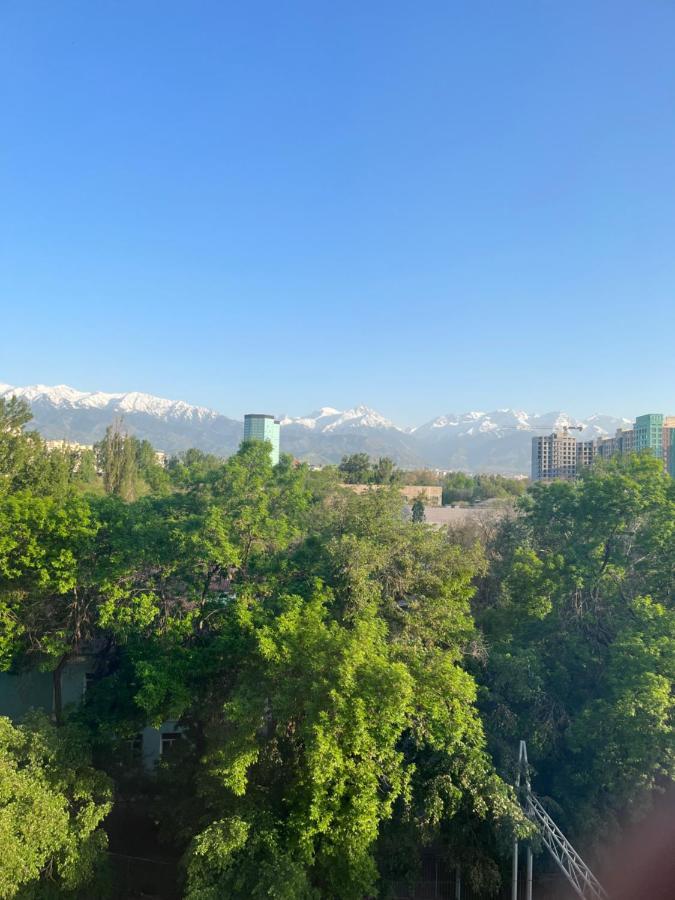 Уютная Студия С Видом На Горы Almaty Ngoại thất bức ảnh